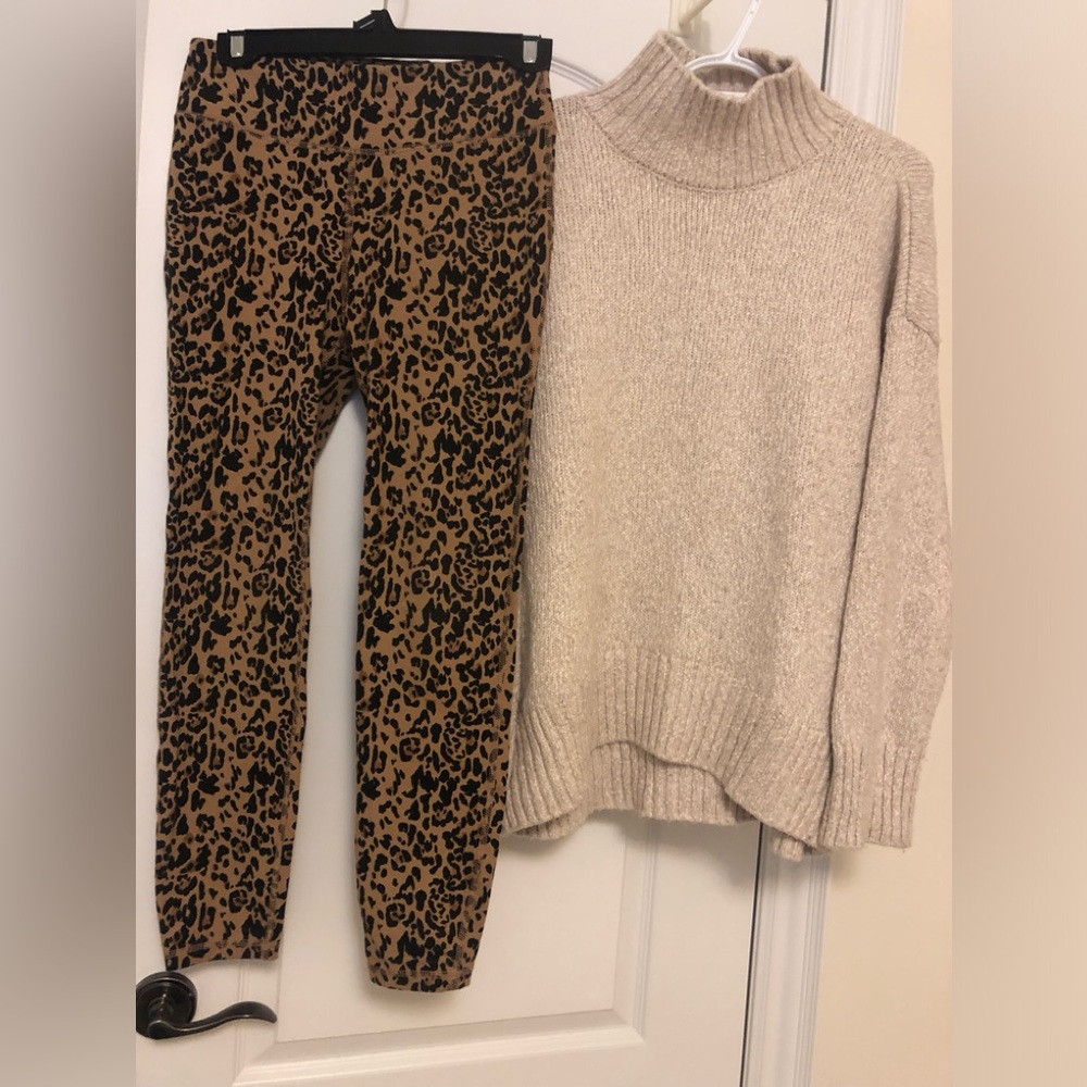 Animal print flattering leggings that almost look like pants, small